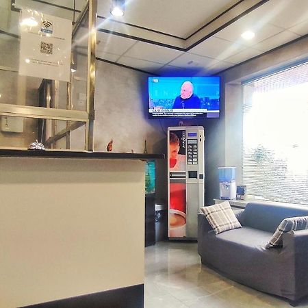 Hotel Moderne Сен-Дени Экстерьер фото