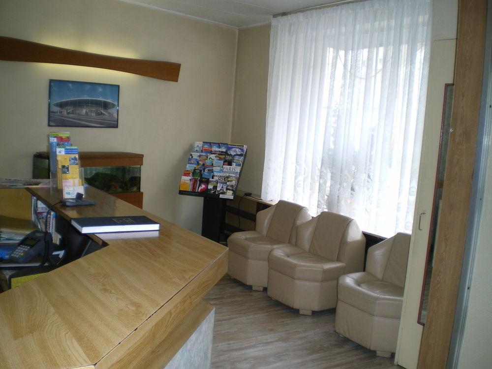 Hotel Moderne Сен-Дени Экстерьер фото