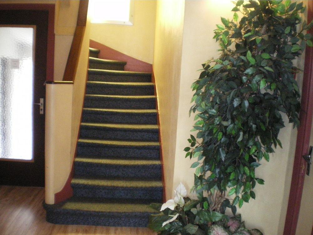 Hotel Moderne Сен-Дени Экстерьер фото