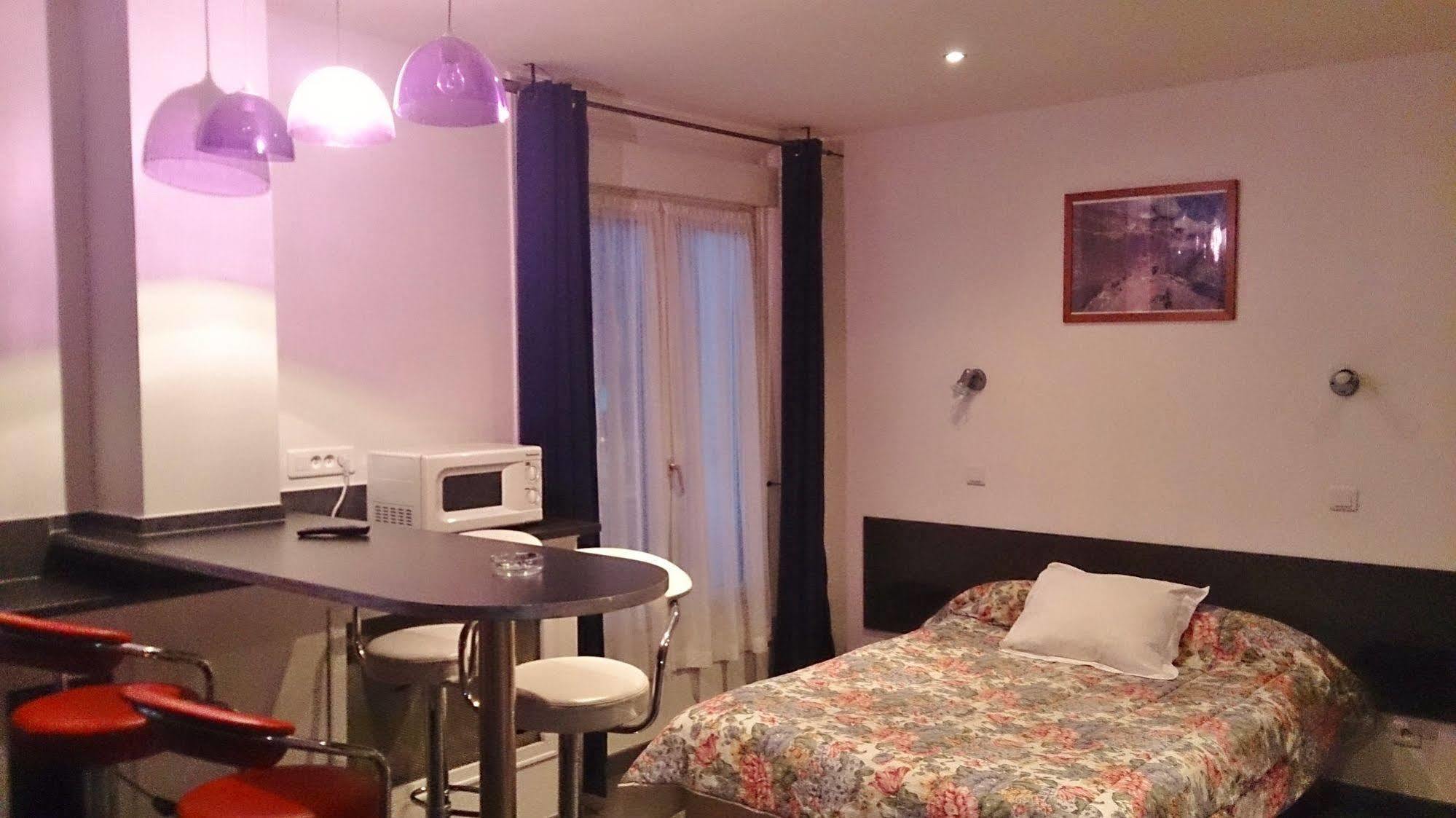 Hotel Moderne Сен-Дени Экстерьер фото