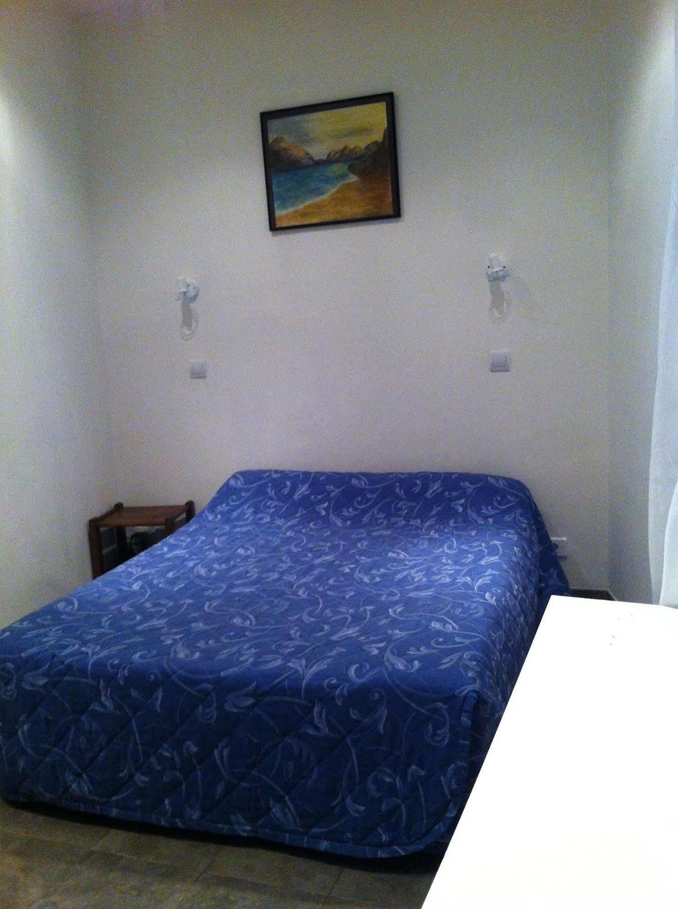 Hotel Moderne Сен-Дени Экстерьер фото