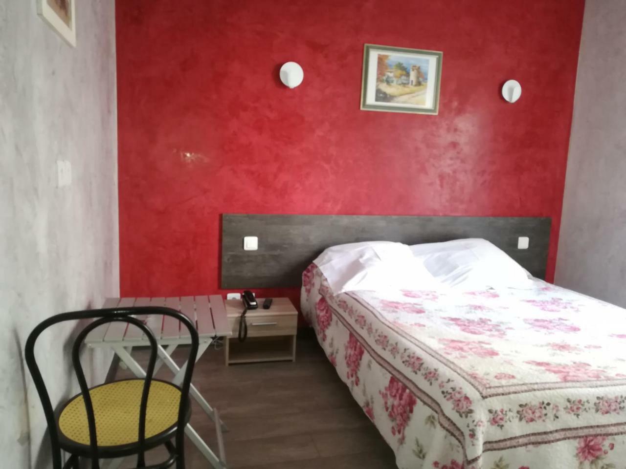 Hotel Moderne Сен-Дени Экстерьер фото