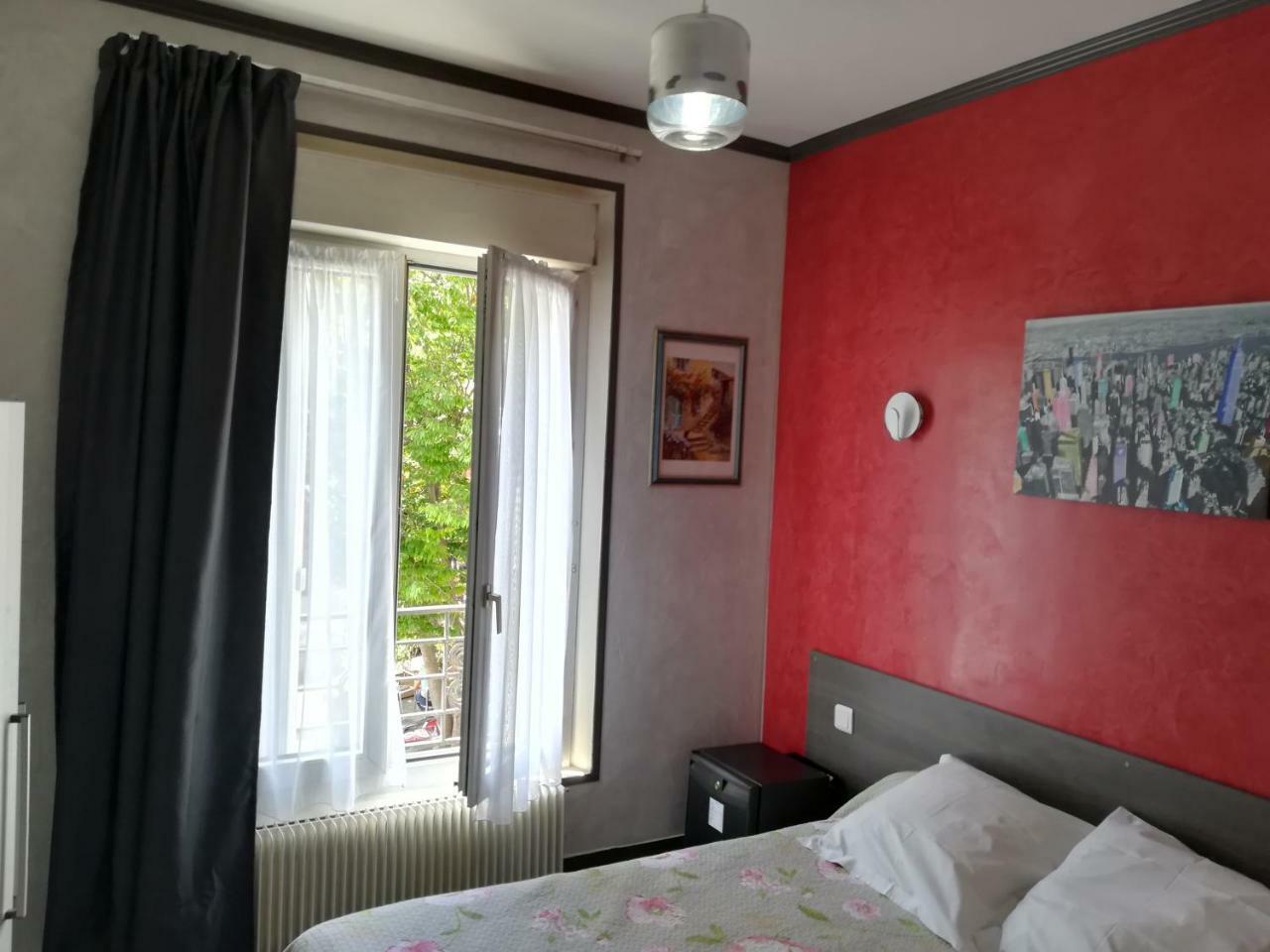 Hotel Moderne Сен-Дени Экстерьер фото