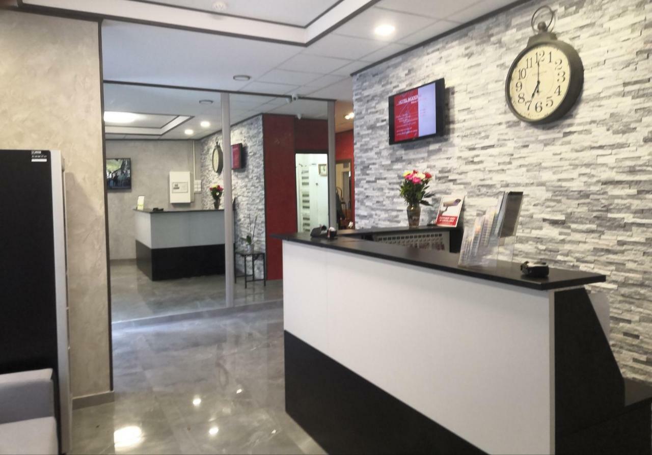 Hotel Moderne Сен-Дени Экстерьер фото